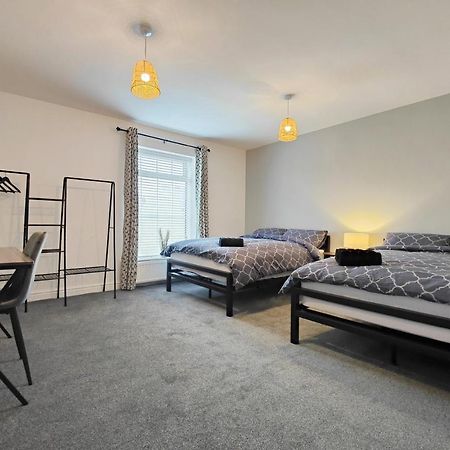 Stott House - Bright Spacious Townhouse 15 Minutes To Central Manchester With Free Parking Villa Dış mekan fotoğraf