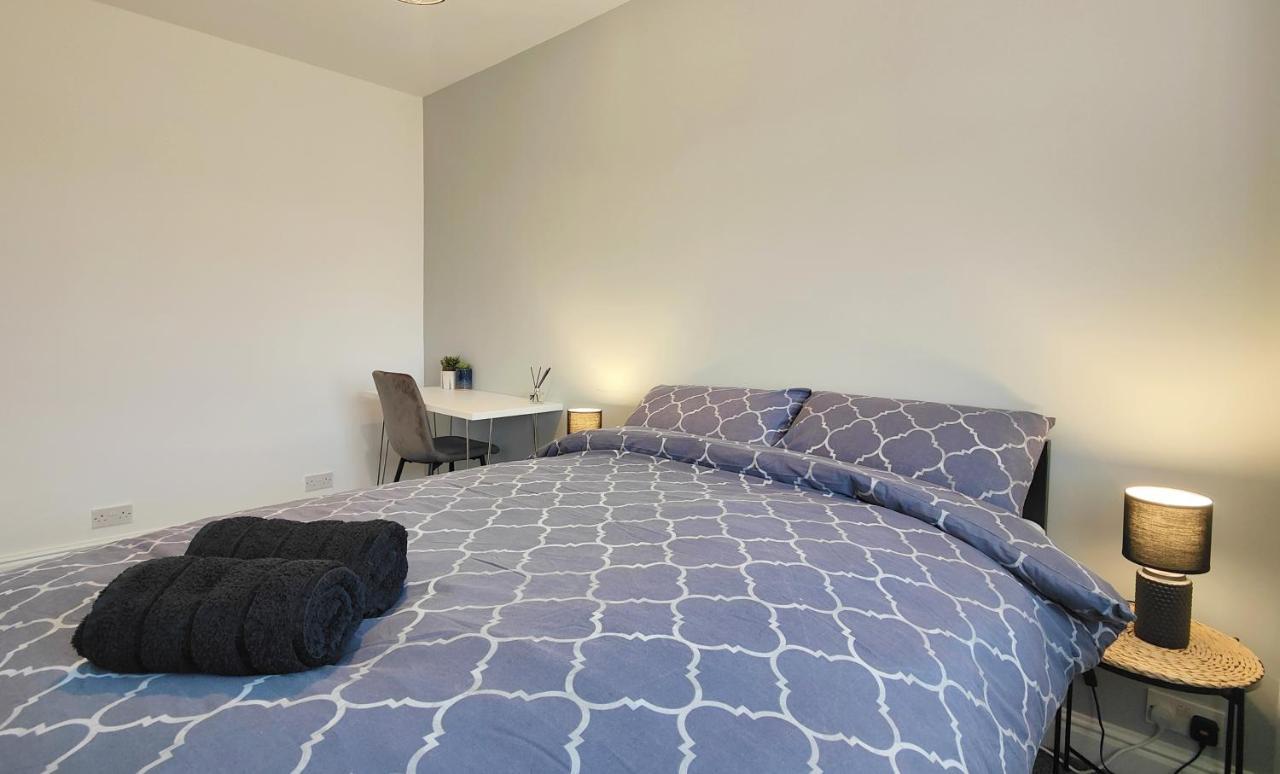 Stott House - Bright Spacious Townhouse 15 Minutes To Central Manchester With Free Parking Villa Dış mekan fotoğraf