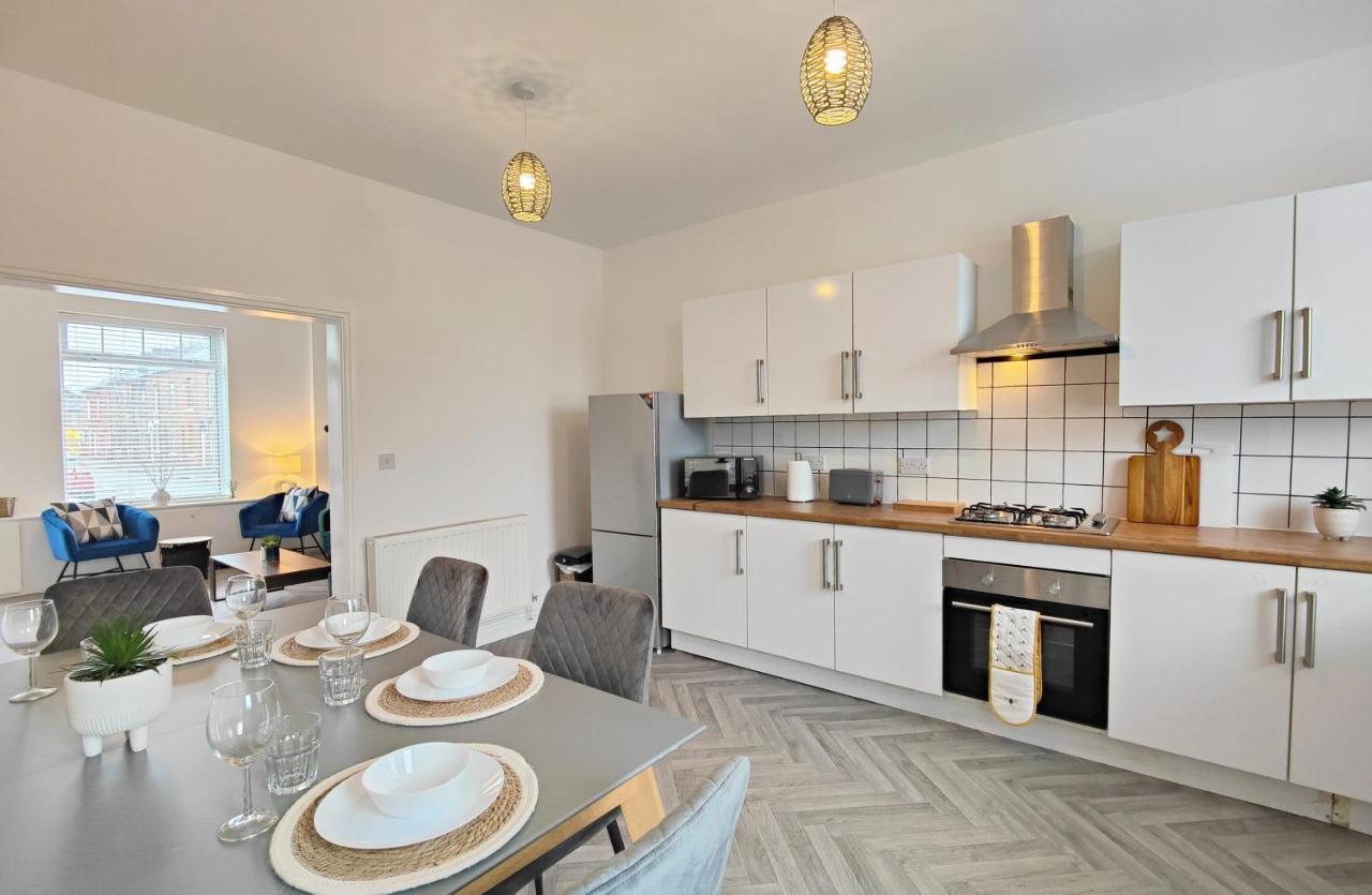 Stott House - Bright Spacious Townhouse 15 Minutes To Central Manchester With Free Parking Villa Dış mekan fotoğraf
