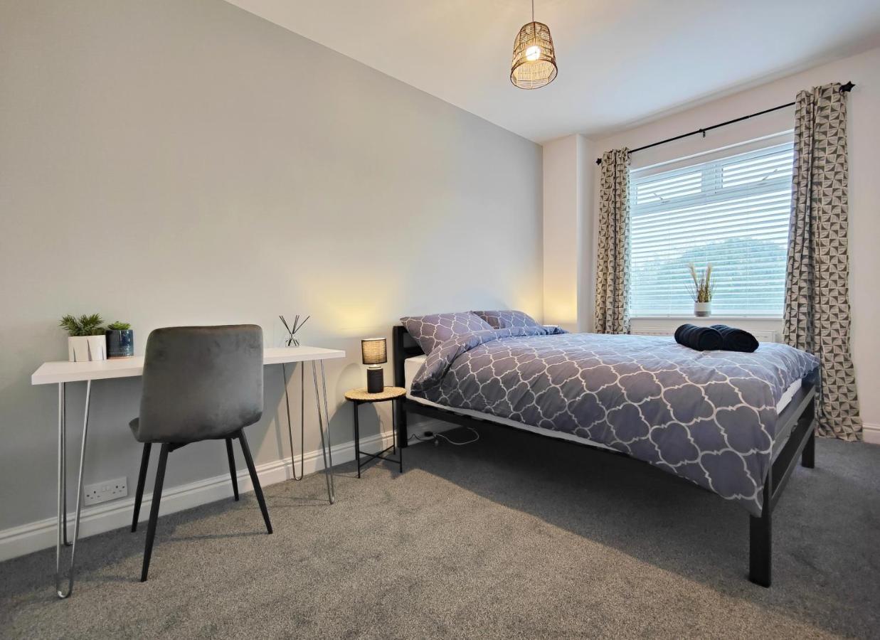 Stott House - Bright Spacious Townhouse 15 Minutes To Central Manchester With Free Parking Villa Dış mekan fotoğraf