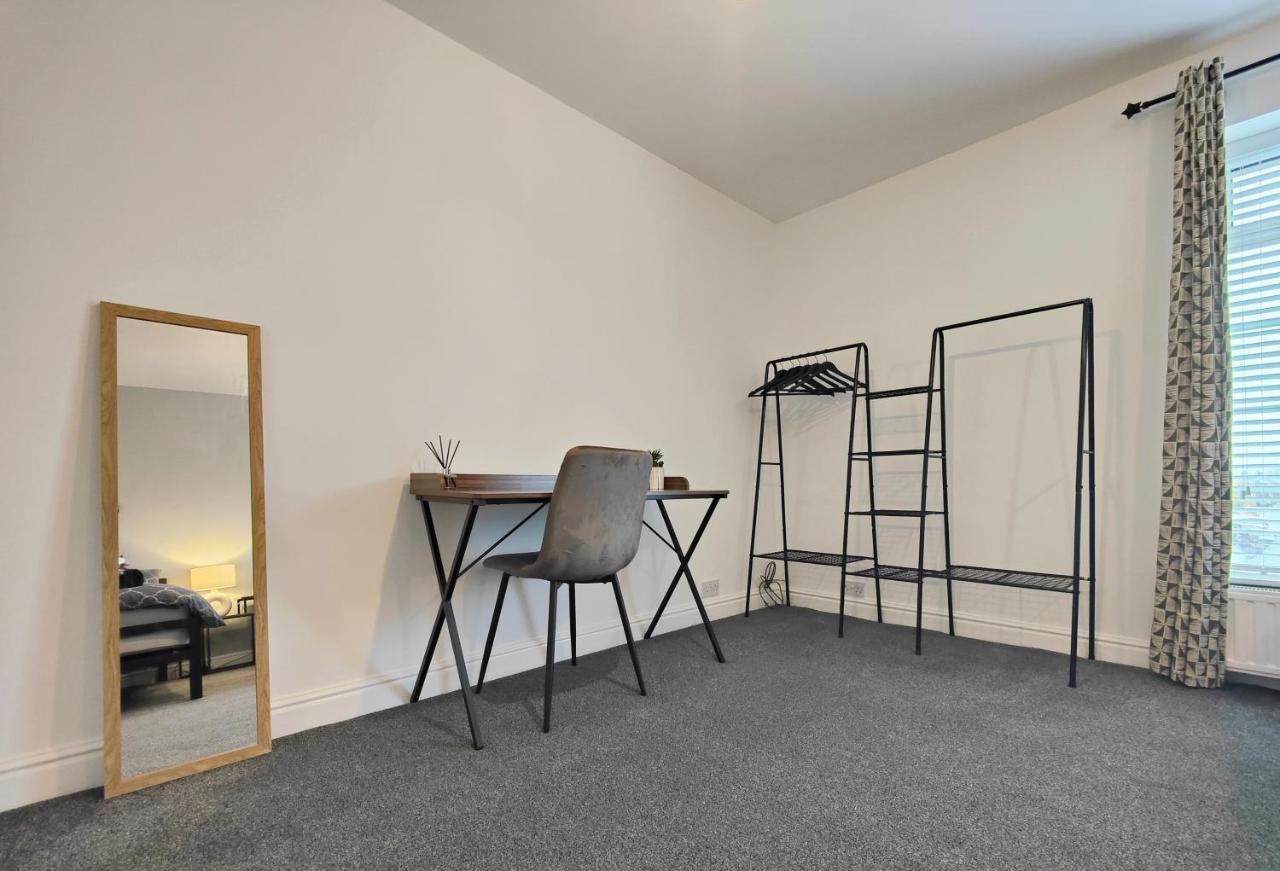 Stott House - Bright Spacious Townhouse 15 Minutes To Central Manchester With Free Parking Villa Dış mekan fotoğraf